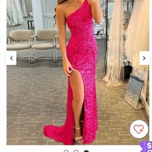 PROM DRESS!! 4-6 on the bigger side